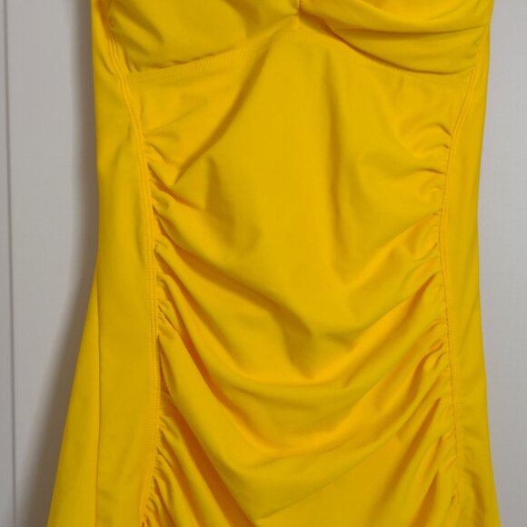 NWOT Womens 1-Piece Swimsuit Twist Front Ruched Short Brief Daffodil Sz XXL - Picture 1 of 9